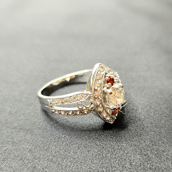 Faux diamond and citrine ring. Silver plate, size 9. - Picture 6 of 11